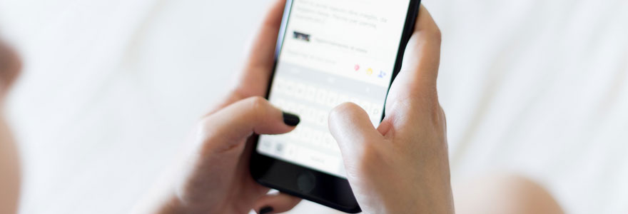 homme appelant une cougar au tel