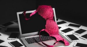 Sexe à distance : pour faire monter la température, pensez aux sextos !